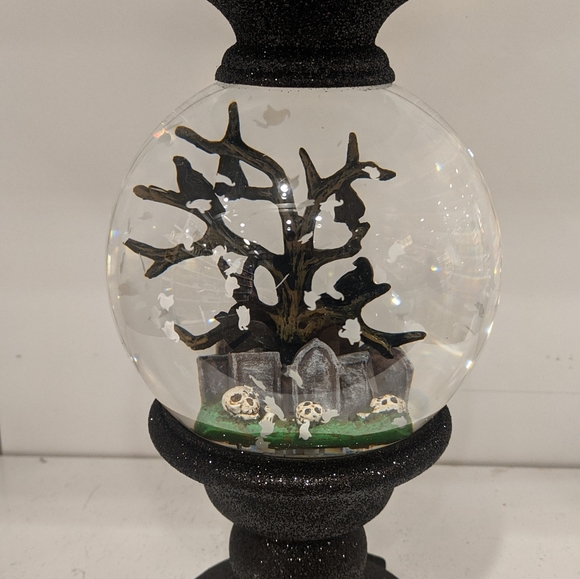 Halloween Flying Ghost Globe